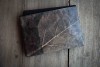 Gefütterte nachhaltige Laptop Hülle 13–14" aus Blattleder – Vegane, handgenähte & wasserabweisende Laptoptasche MacBook Air/Pro - grau/braun BY COPALA