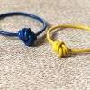 Knotenring Blau – Frischer Farbtupfer für deinen Finger | KIZZU Schmuck Manufaktur 