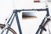 Design Fahrrad-Wandhalterung | PARAX® S-RACK | Weiß mit Walnuss Holz | für Rennrad Hardtail & Cityrad