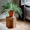 Nachhaltiger Hocker | Beistelltisch aus Wellpappe | ROOM IN A BOX 
