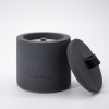 Nachfüllbares Beton-Outdoor-Feuer “DARK M“ – Ledergriff Schwarz von Grellroth Design