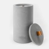 Nachfüllbares Beton-Outdoor-Feuer “LIGHT XL“ – mit Ledergriff Farbe Cognac - Ideal Wachsreste verbrauchen