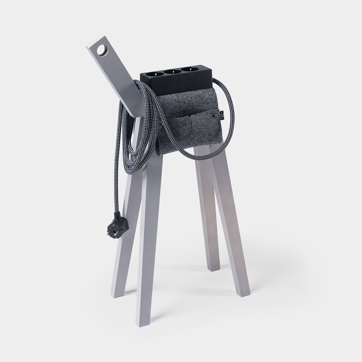 Njustudio Stromer – grey, Steckerleiste schwarz + Satteltasche