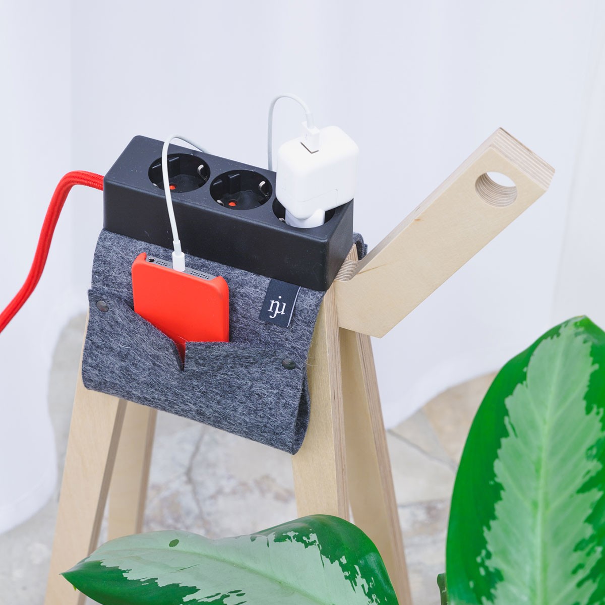 Njustudio Stromer – nature, Steckerleiste schwarz + Satteltasche