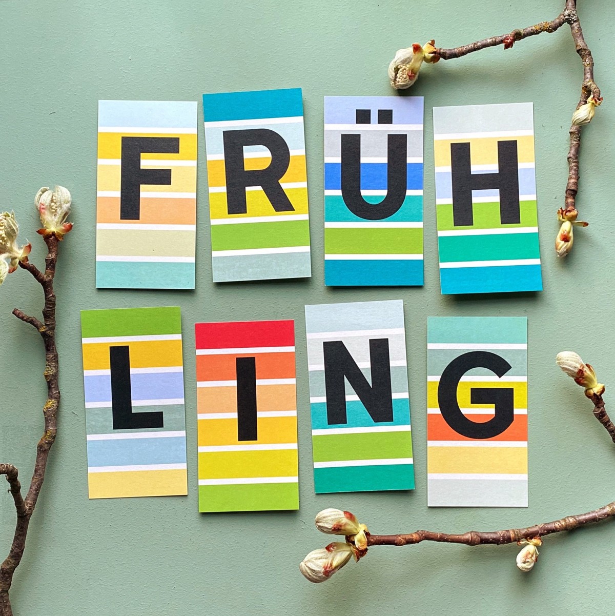 ABC-Postkarte | Buchstabenkarte | farbenfroh gestreift | 17 x 9 cm | Alphabet | 100% Recyclingpapier 