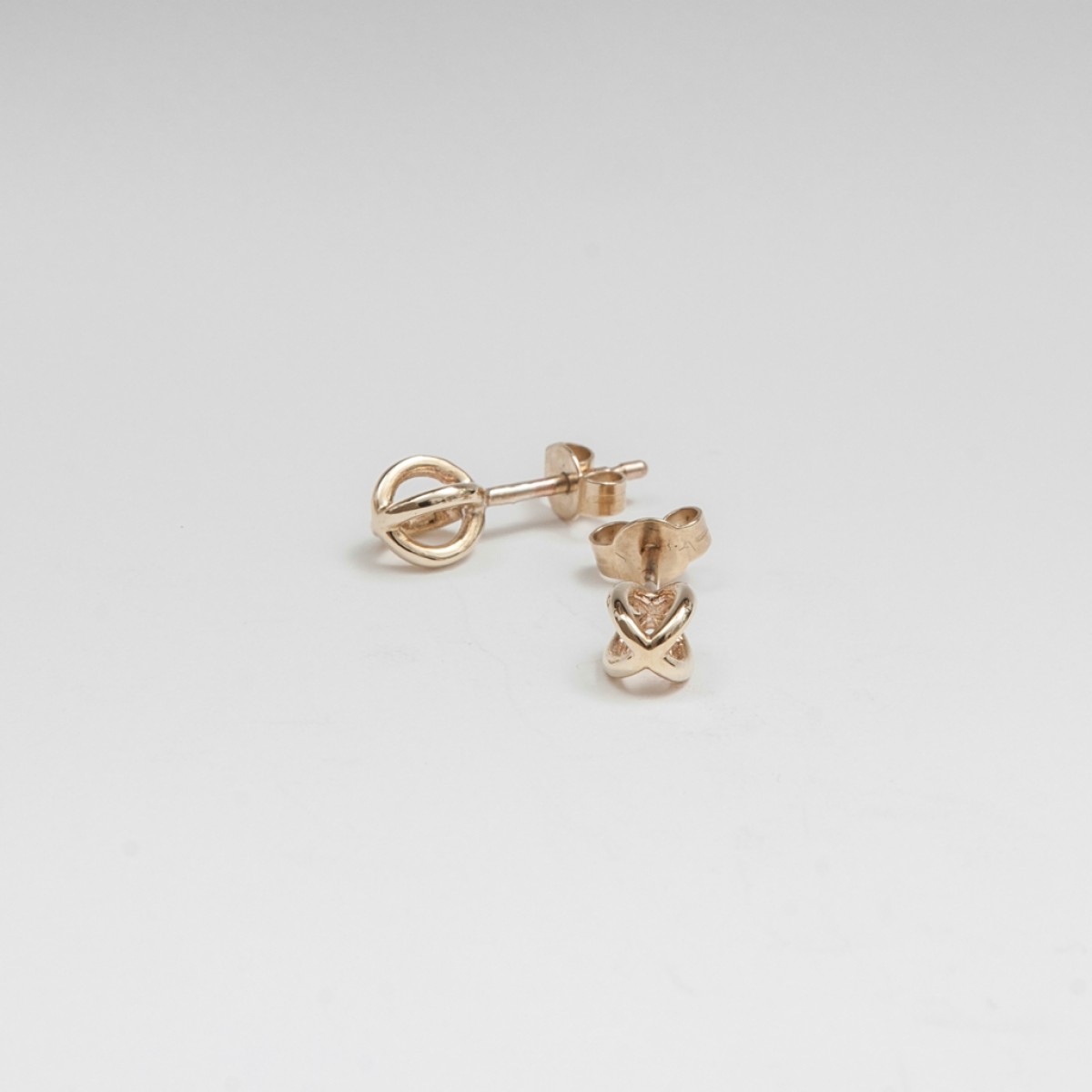 Jonathan Radetz Jewellery, Stecker KISSKISS, Gold 375