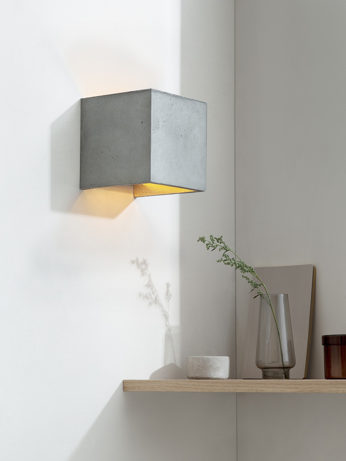 GANTlights - [B3] Wandlampe quadratisch Beton und Gold