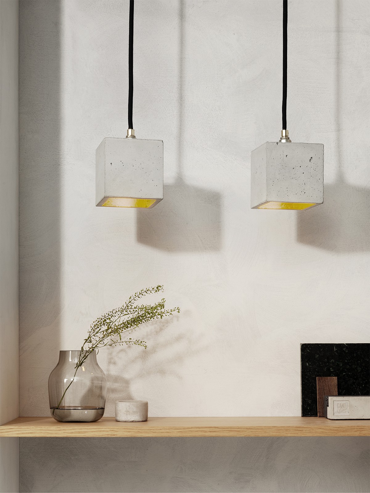 GANTlights - [B6] Hängelampe quadratisch klein
Beton und Gold
