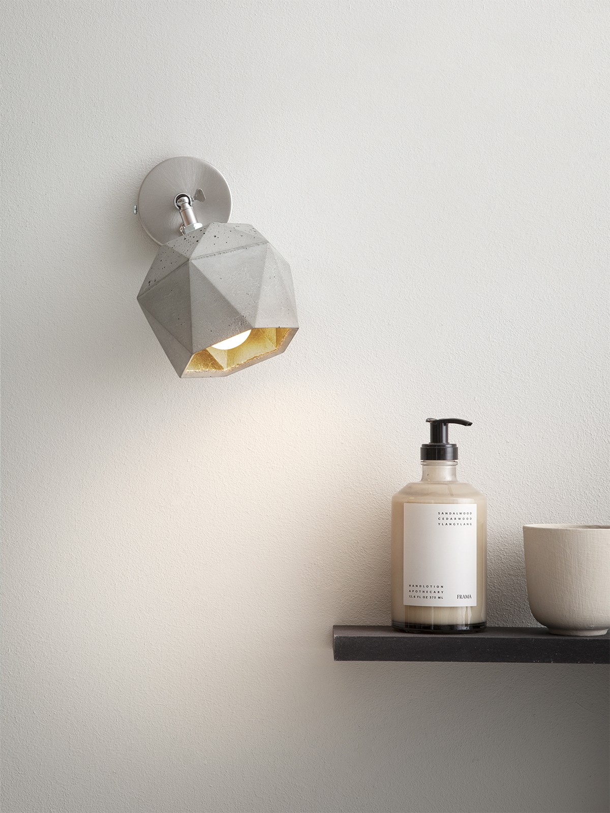 GANTlights [T2]spot Wandlampe trianguliert