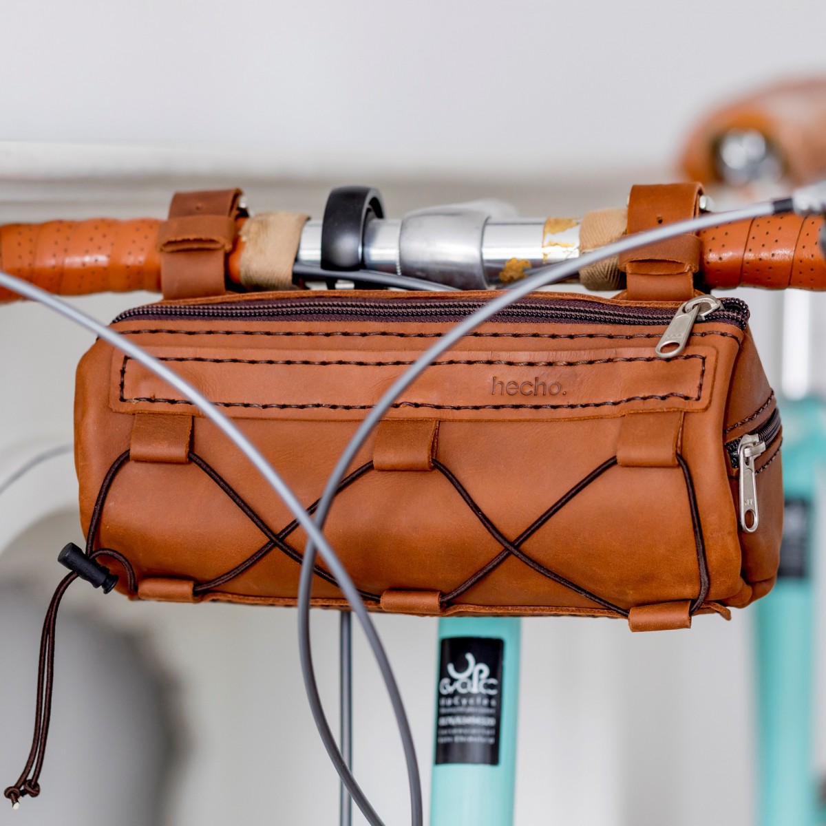 hecho. Fahrradtasche aus Pull-Up Leder | Handmade & Fair-Fashion |  „Vincente Jr.“ Small