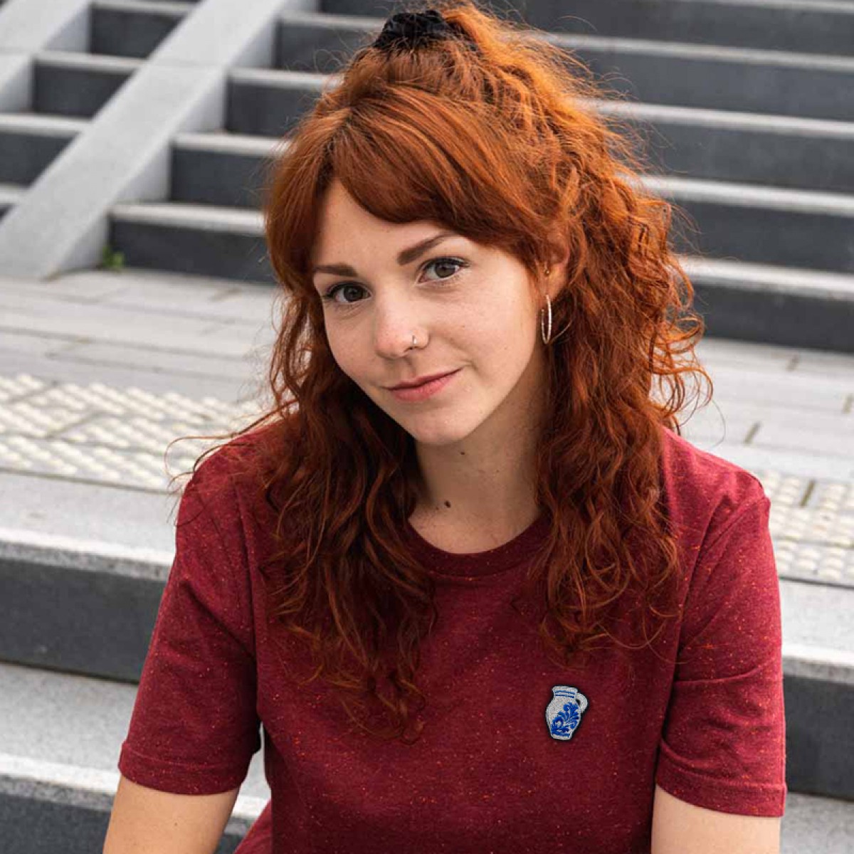 Stadtliebe® | Frankfurt T-Shirt mit gesticktem „Bembel“ Burgundi 100% Bio-Baumwolle
