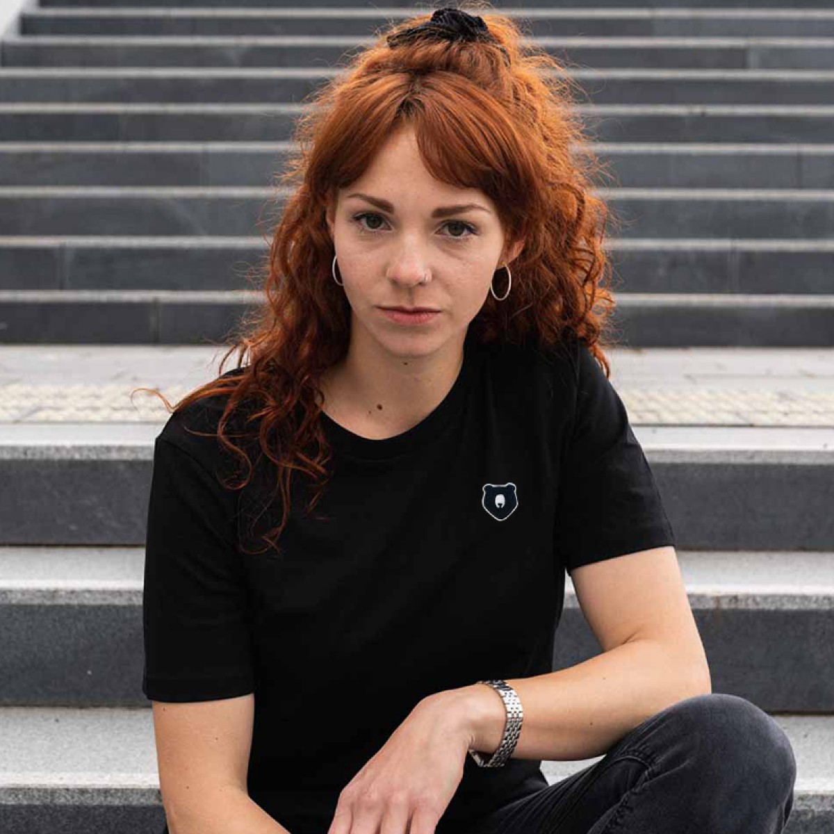 Stadtliebe® | Kassel T-Shirt mit gesticktem „Bär“ Schwarz 100% Bio-Baumwolle
