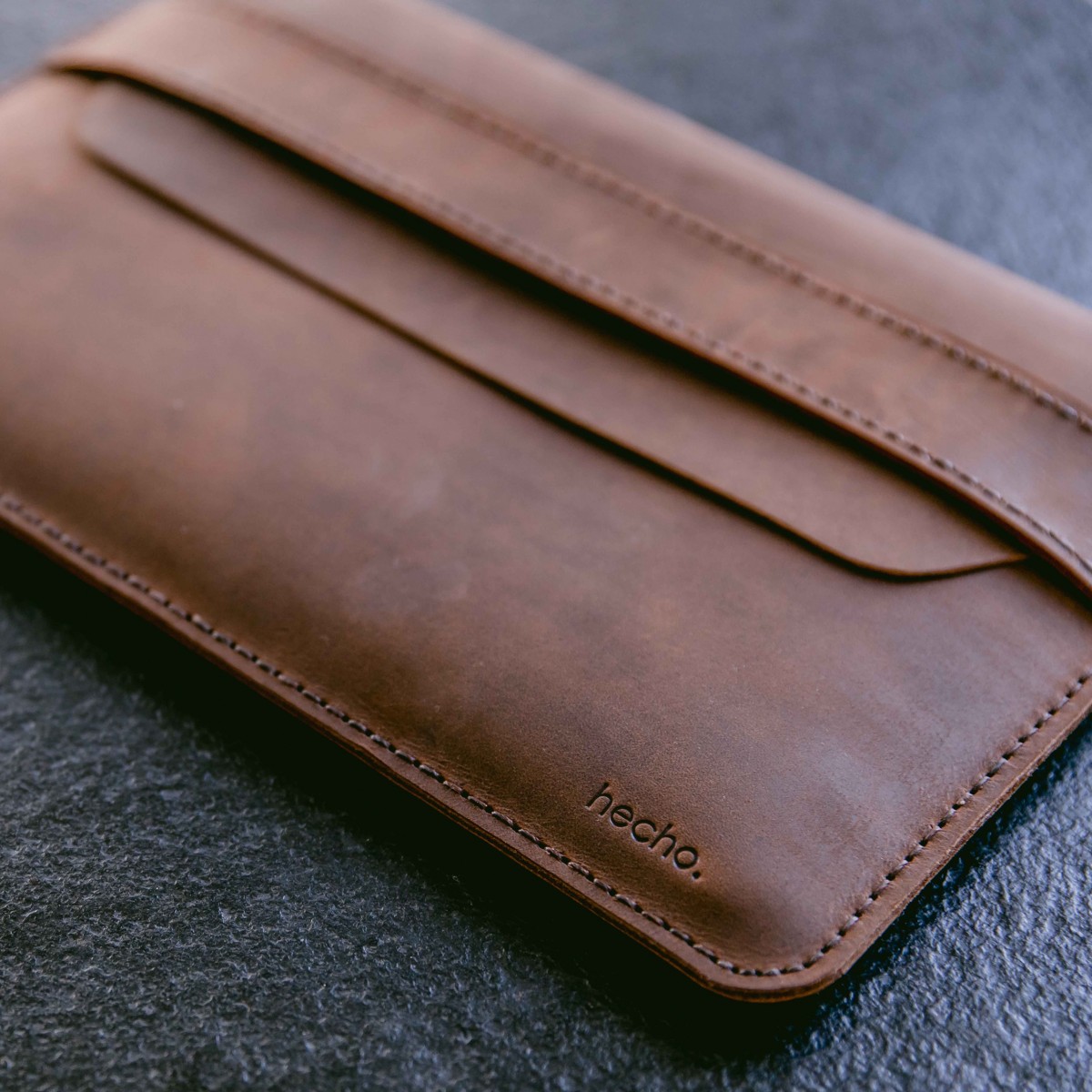 hecho. Hülle mit Stifthalter für iPad Pro 12.9 (2018-2022) Handmade | Pull-Up Leder "Fernando"