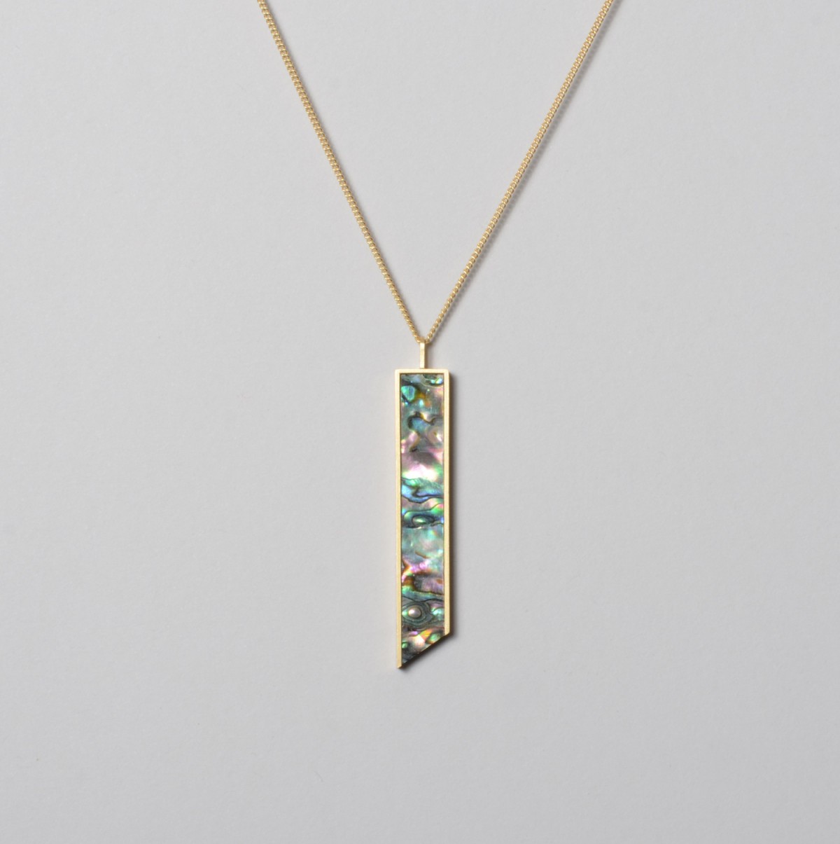 Teresa Gruber 
Anhänger "Mother of pearl- one"
925 Silber - 14kt vergoldet
