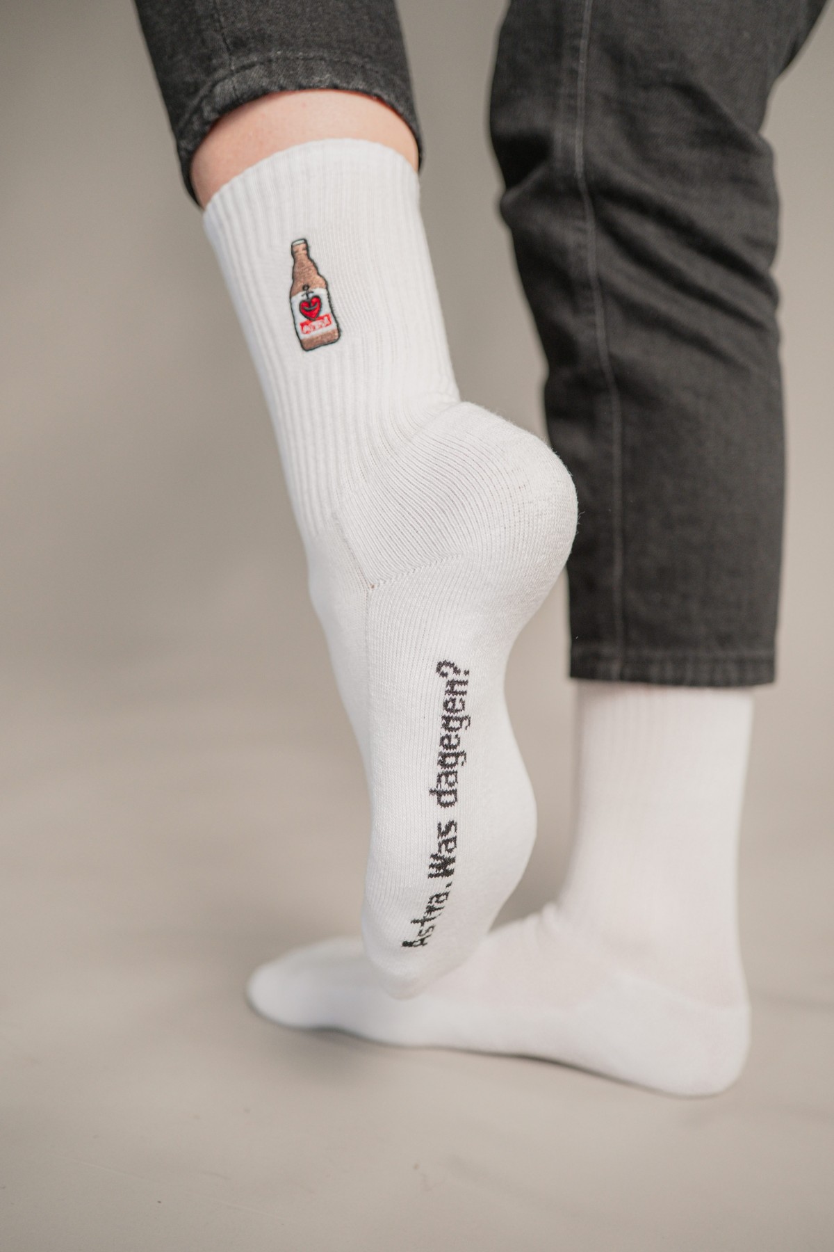 Astra | Bestickte Bio Baumwoll Socken | Fashion Drinks