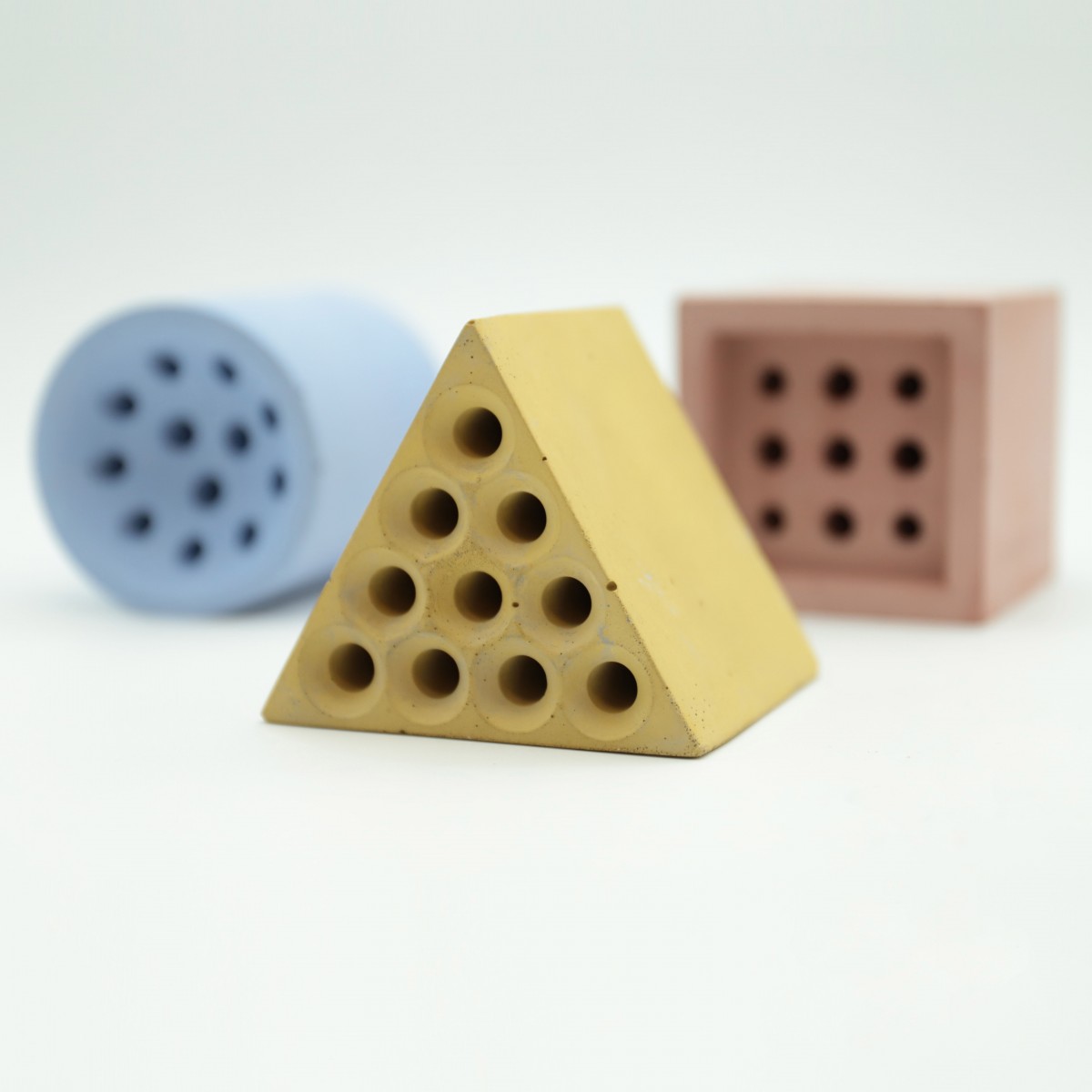 Nisthilfe beehaus (3er Set) - Bienenhotel aus Beton im Bauhaus-Stil von Grellroth Design
