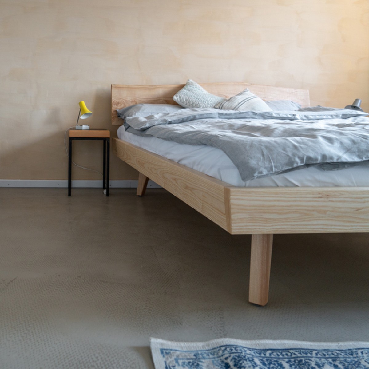 MAXLUZI Bett aus Eschenholz