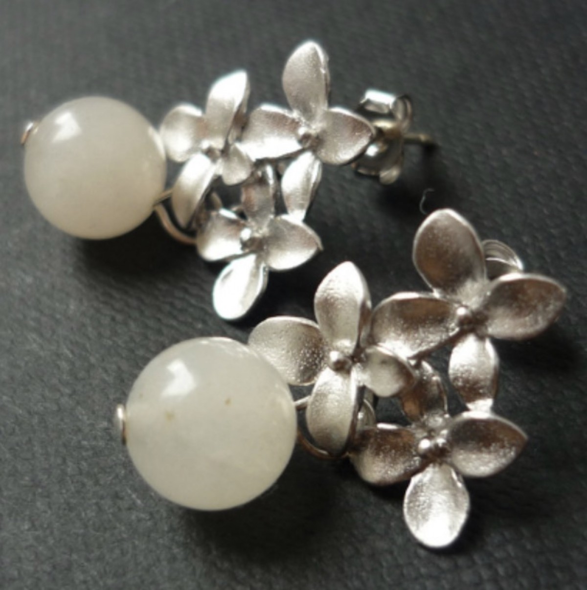 na.hili OHRSTECKER Kirschblüten *Weißgold* Jade Stecker 925 Silber