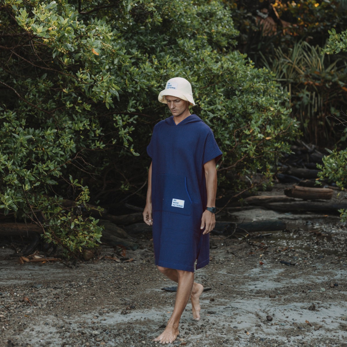 We Make Patterns - Handtuch Poncho Blau