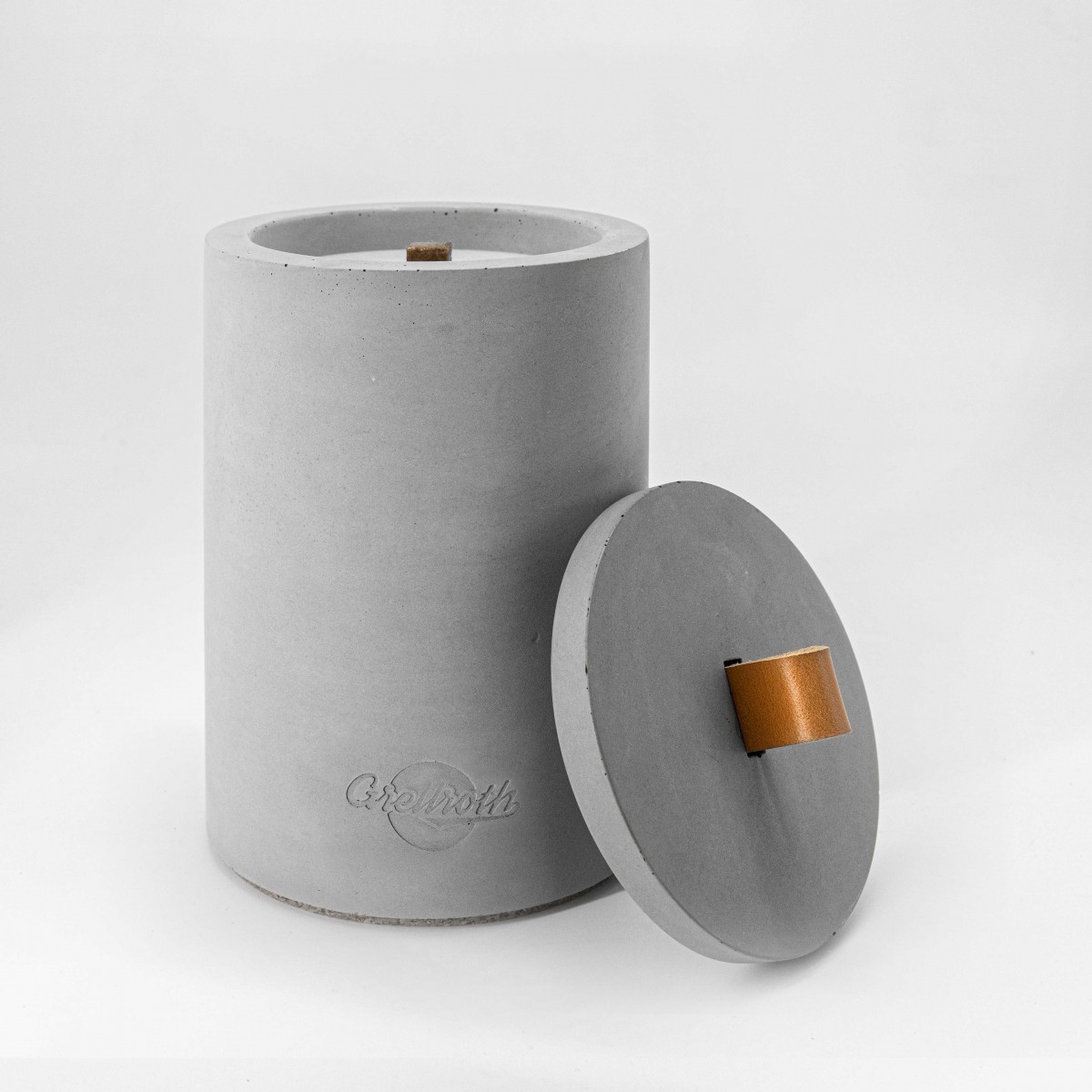 Nachfüllbares Beton-Outdoor-Feuer “LIGHT L“ – mit Ledergriff Farbe Cognac - Ideal Wachsreste verbrauchen