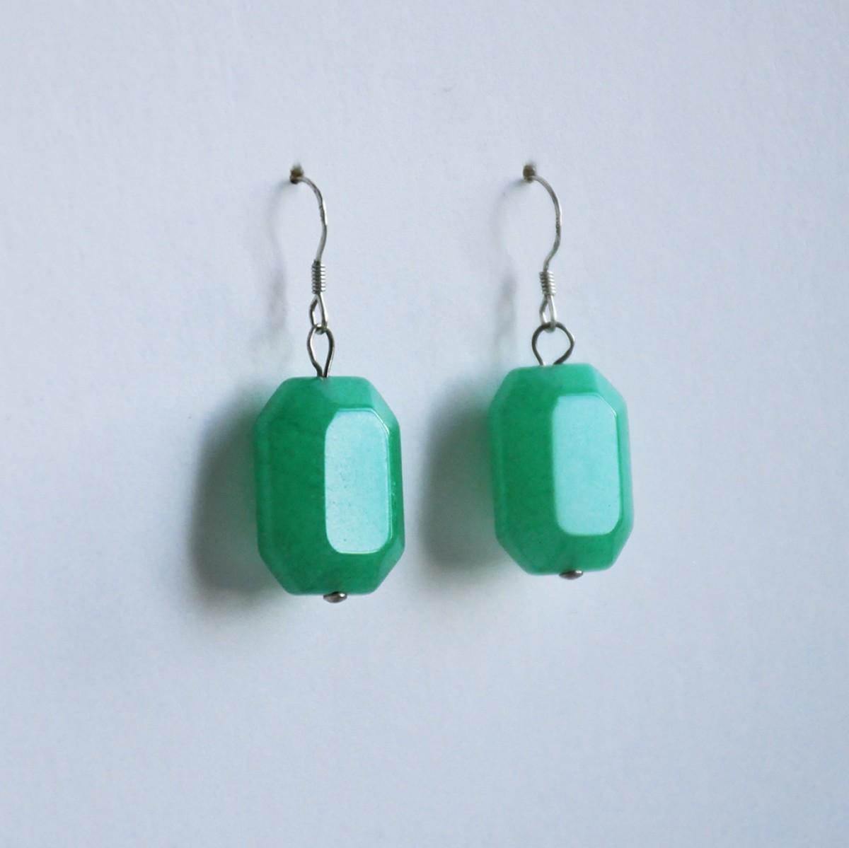 na.hili OHRRINGE "Jadefacetten" Edelstein Ohrschmuck in Weißgold silbern oder massiv 925 Silber