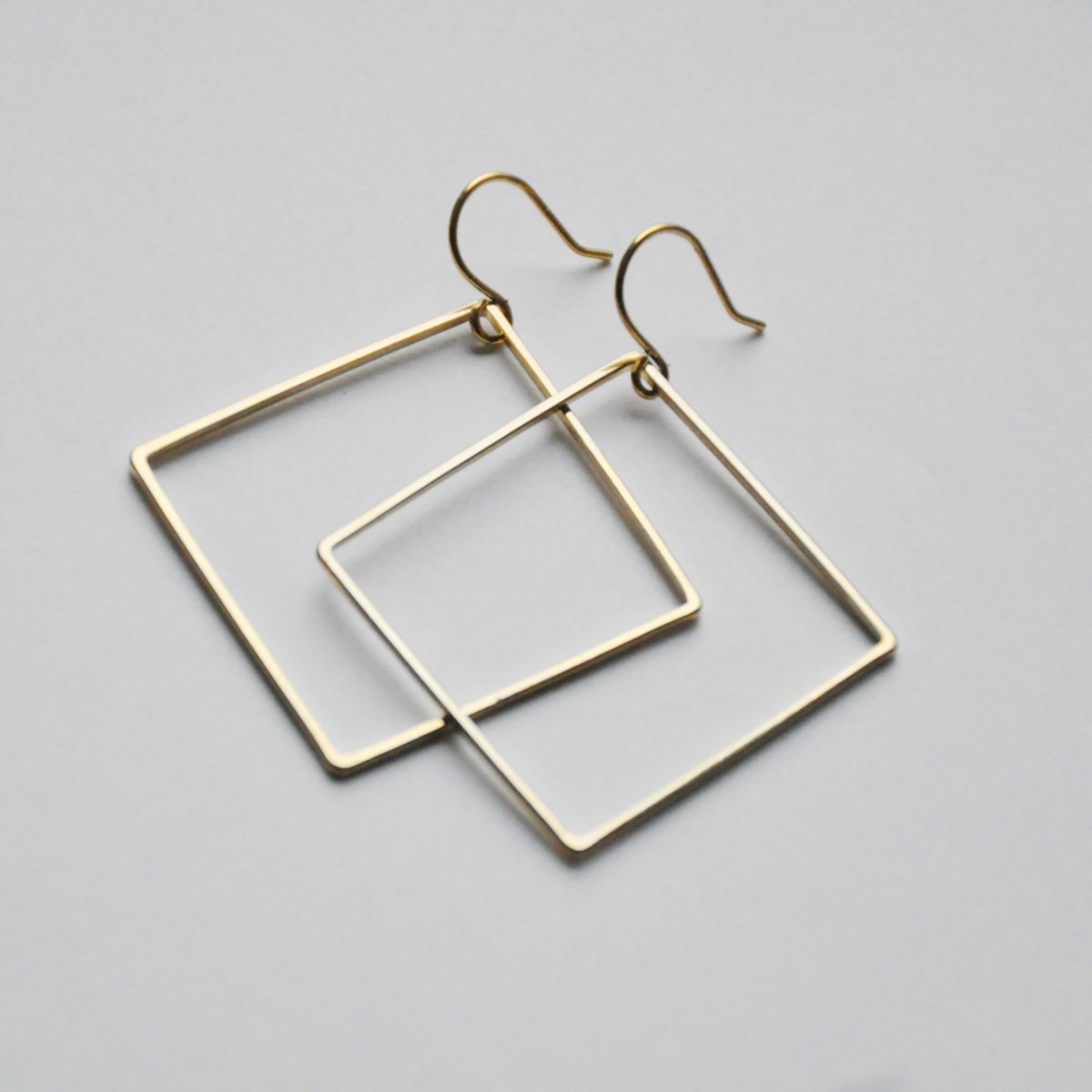 nahili OHRRINGE "Shapes" minimal Anhänger - Quadrat gold oder silbern (weißgold) plattiert 