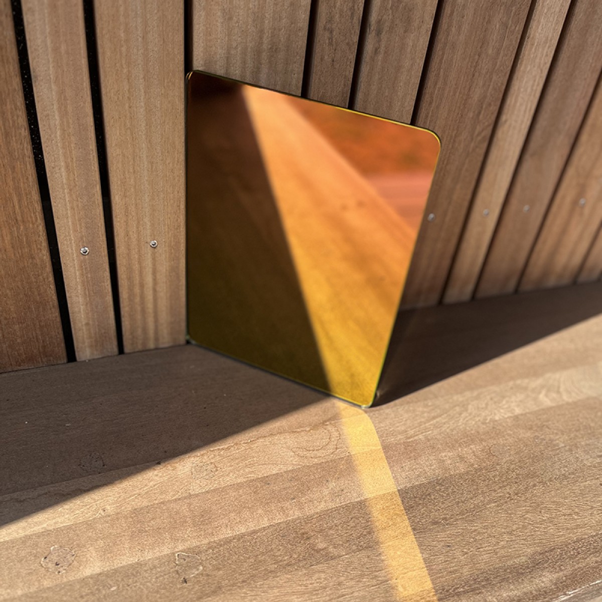 FÚ_DAWN color gradient mirror