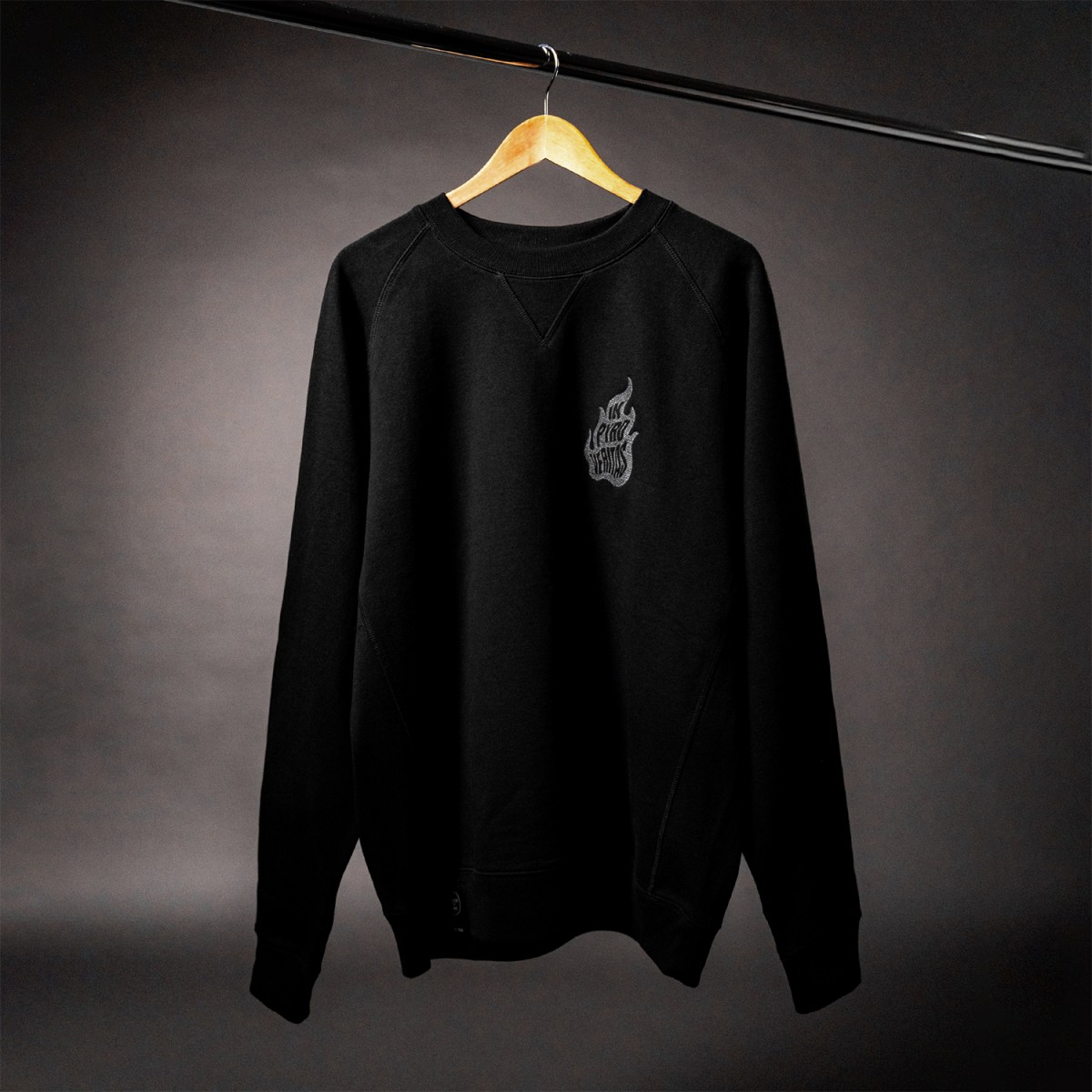 Crewneck PYRO für Fußballfans von HANDS OF GOD