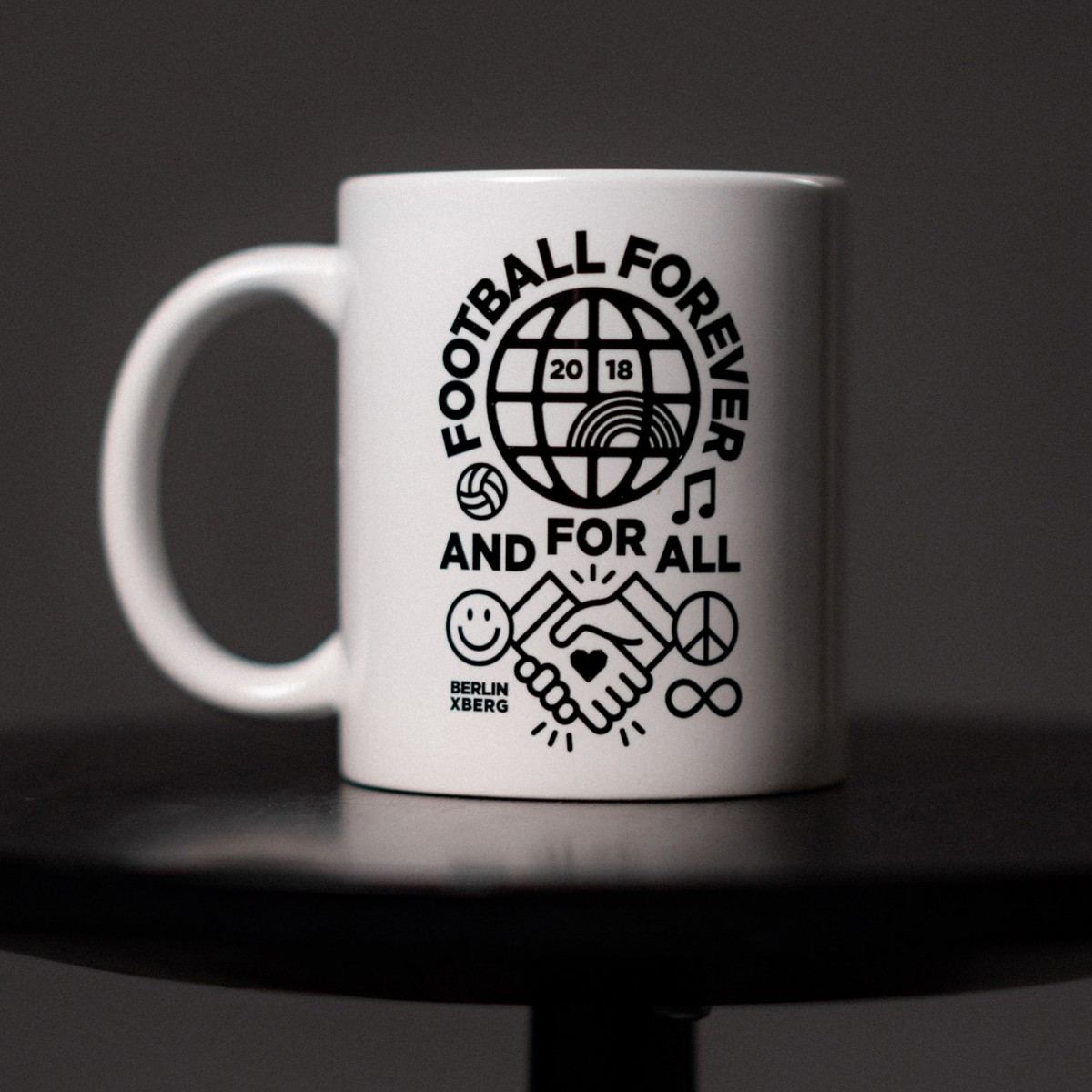 Tasse FOREVER für Fußballfans von HANDS OF GOD