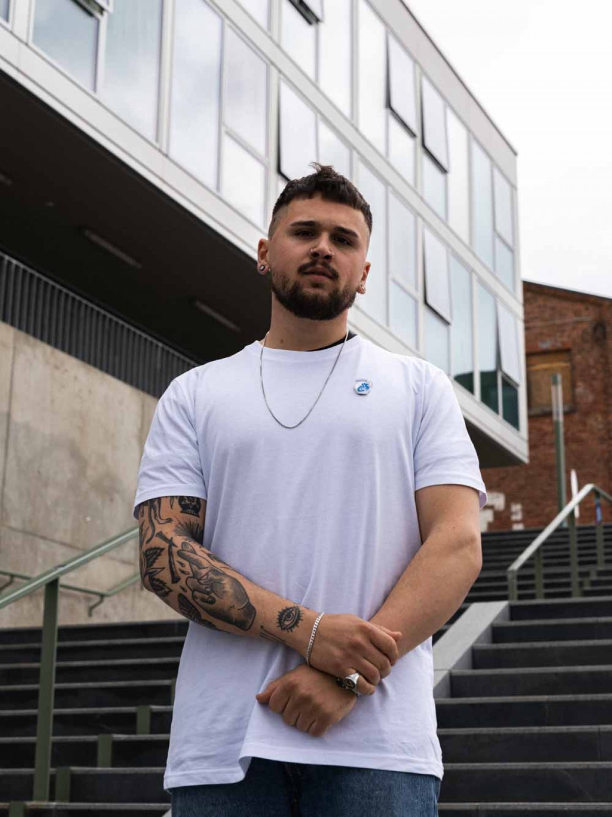 Stadtliebe® | Frankfurt T-Shirt mit gesticktem „Bembel“ weiss 100% Bio-Baumwolle
