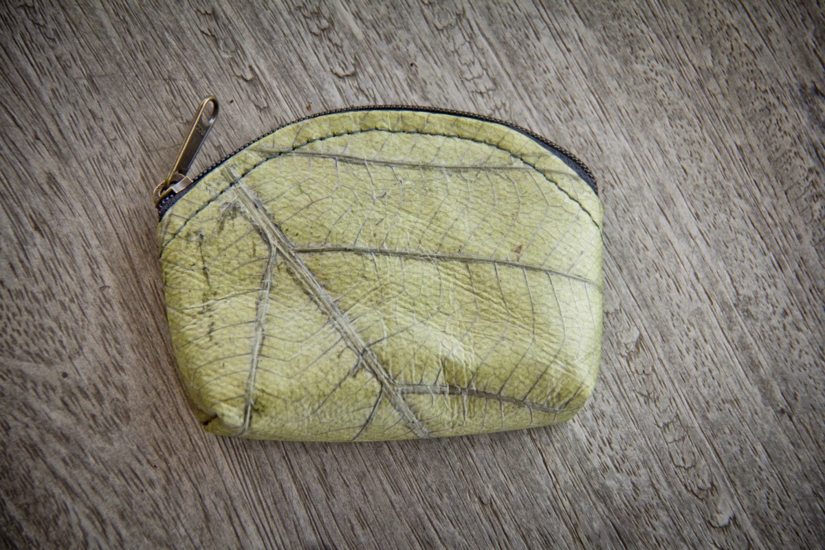 Mini Portemonnaie aus laminierten Blättern, Geldbörse in grün, handmade und vegan BY COPALA