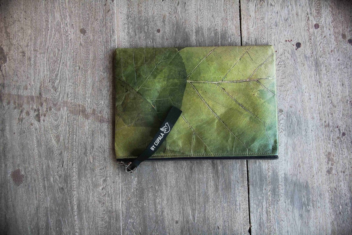 Gefütterte nachhaltige Laptop Hülle 15–16" aus Blättern – Vegane, handgenähte & wasserabweisende Laptoptasche für MacBook Air /Pro in grün