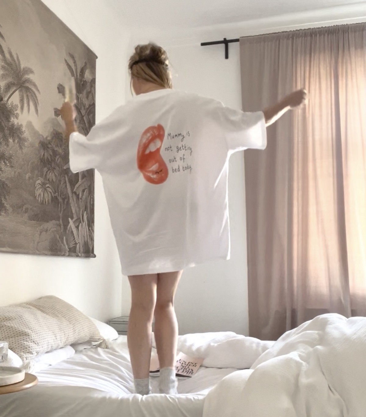 THE BED SHIRT – Oversized T-Shirt mit Rückenprint von not white studio