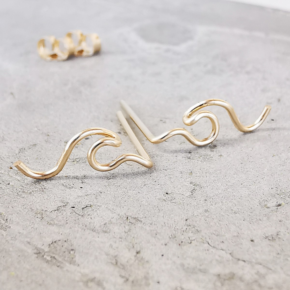 zarter Ohrstecker mit Welle -  in Sterling Silber und (Rosé) Gold Filled - KIZZU Schmuck