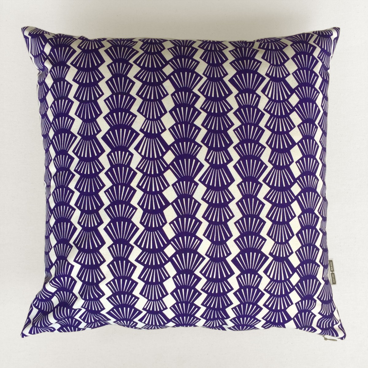 Print now - Riot later ● Kissen Shelly violett, Stoffsiebdruck