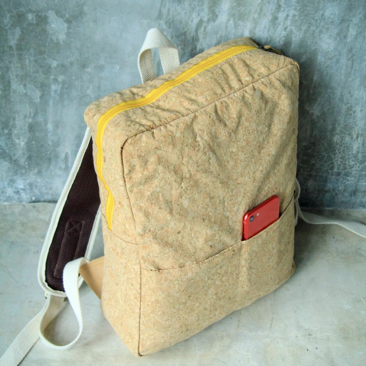 Rucksack aus Kork mit gelbem Zipper BY COPALA