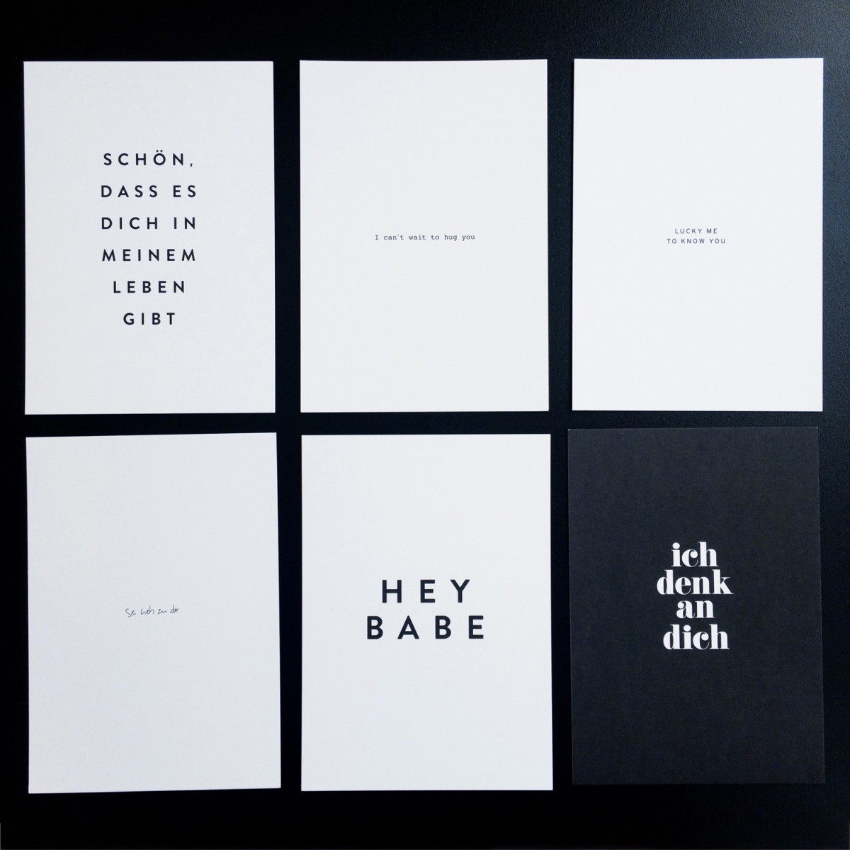 Love is the new black – Postkarten-Set "Cuddle"