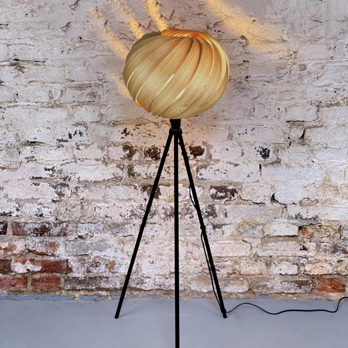 Gofurnit Tripod-Stehleuchte - Kollektion 'Mela' aus Eiche