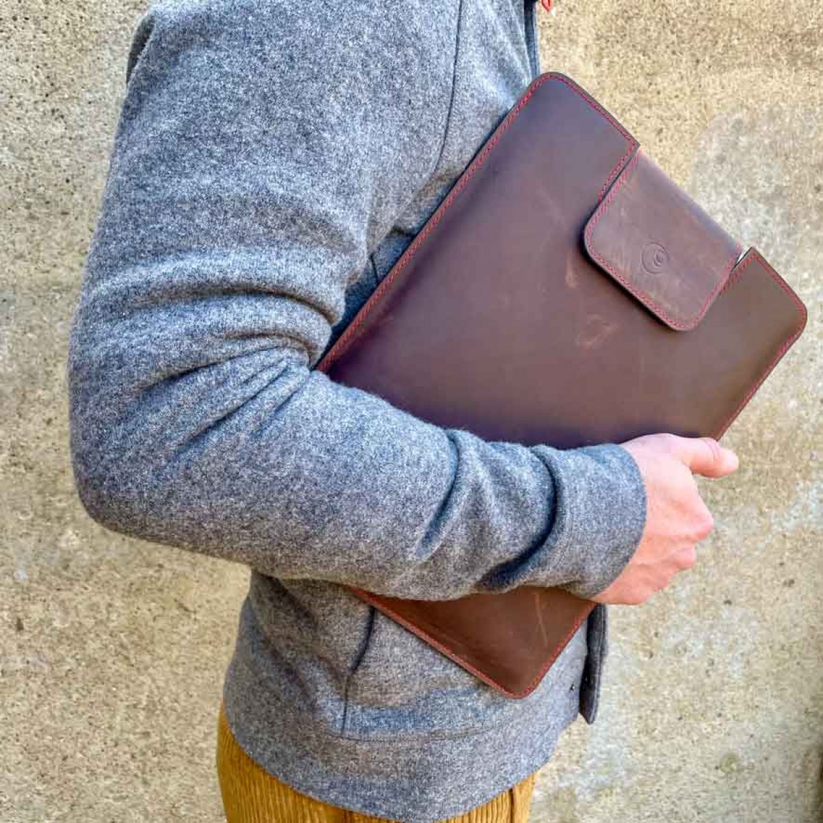 MacBook Pro 16" Lederhülle - aus pflanzlich gegerbtem Leder und Merino Wollfilz (Mulesing-frei)