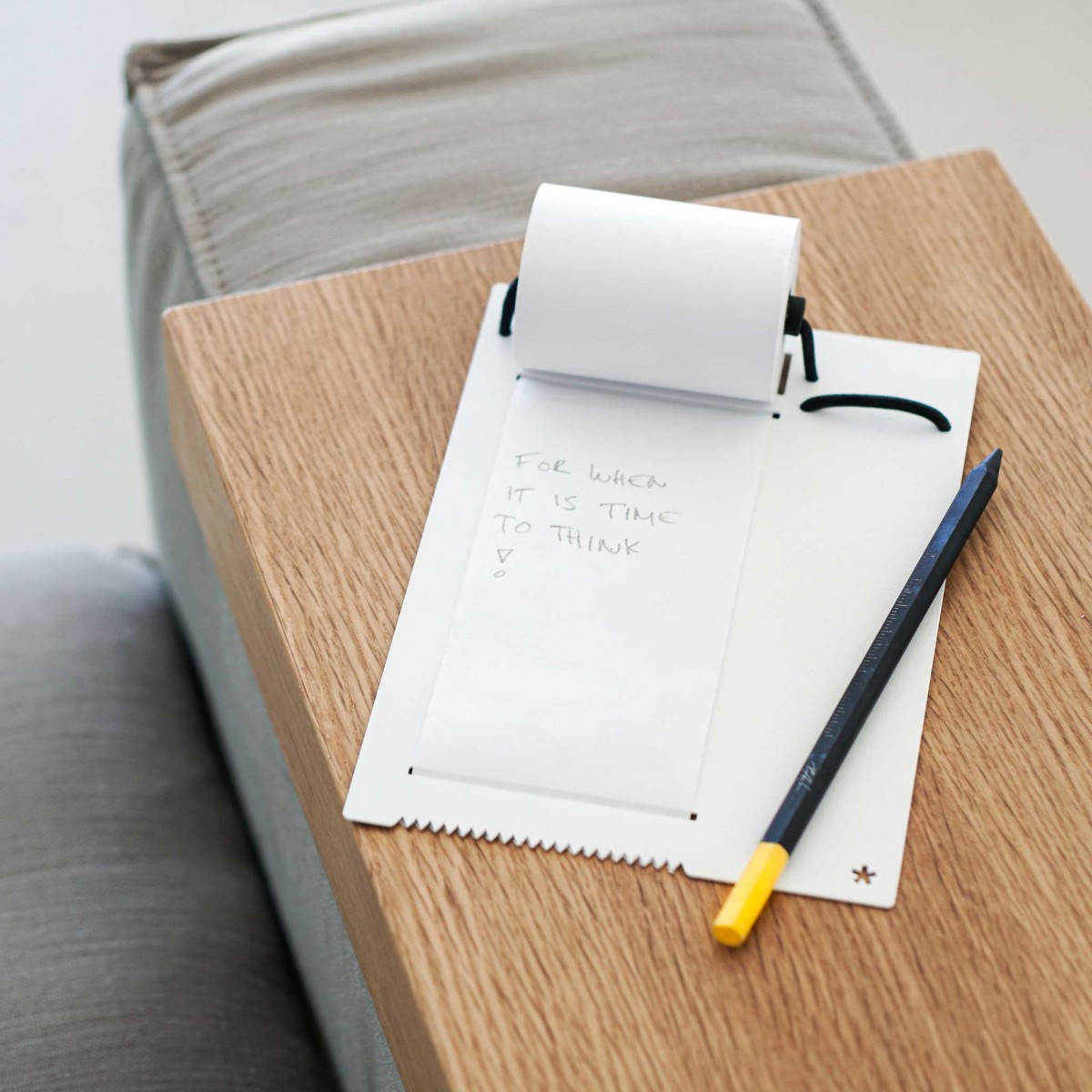 NOTE ROLLER | NOTIZROLLENHALTER & SCHREIBBOARD m. Notizrolle | Roman Luyken | Peppermint Products