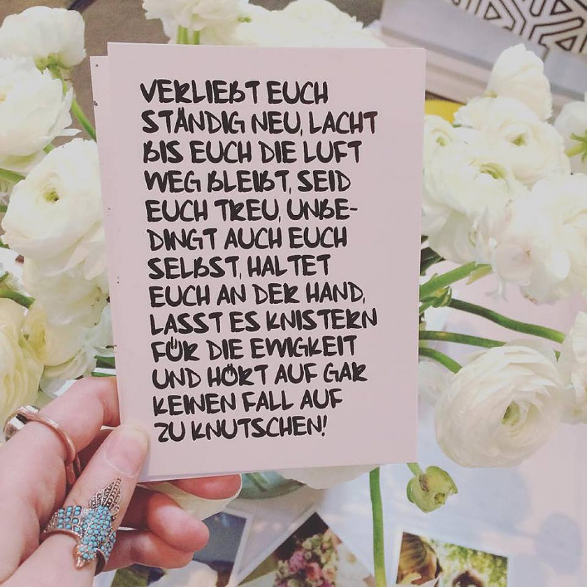 Love is the new black - Postkarte -
Verliebt euch 