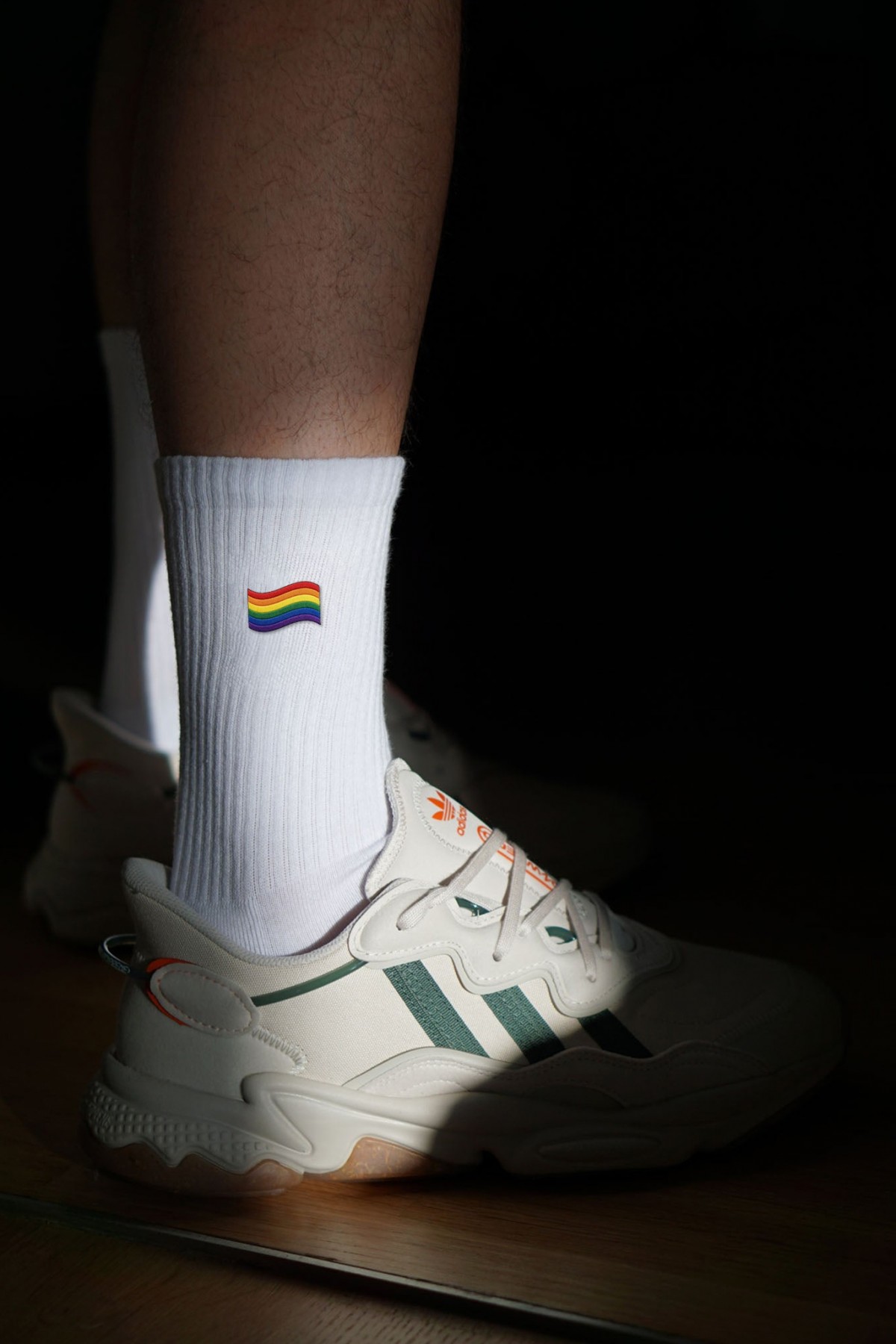 Pride Flag | LOVE WINS | Bestickte Bio Baumwoll Socken | Fashion Drinks