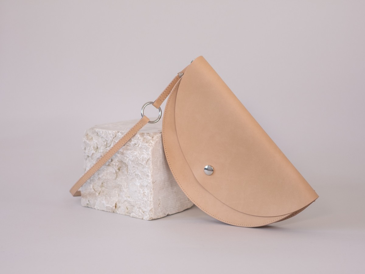 ZACAMO – Reca Halbmondtasche • natur •