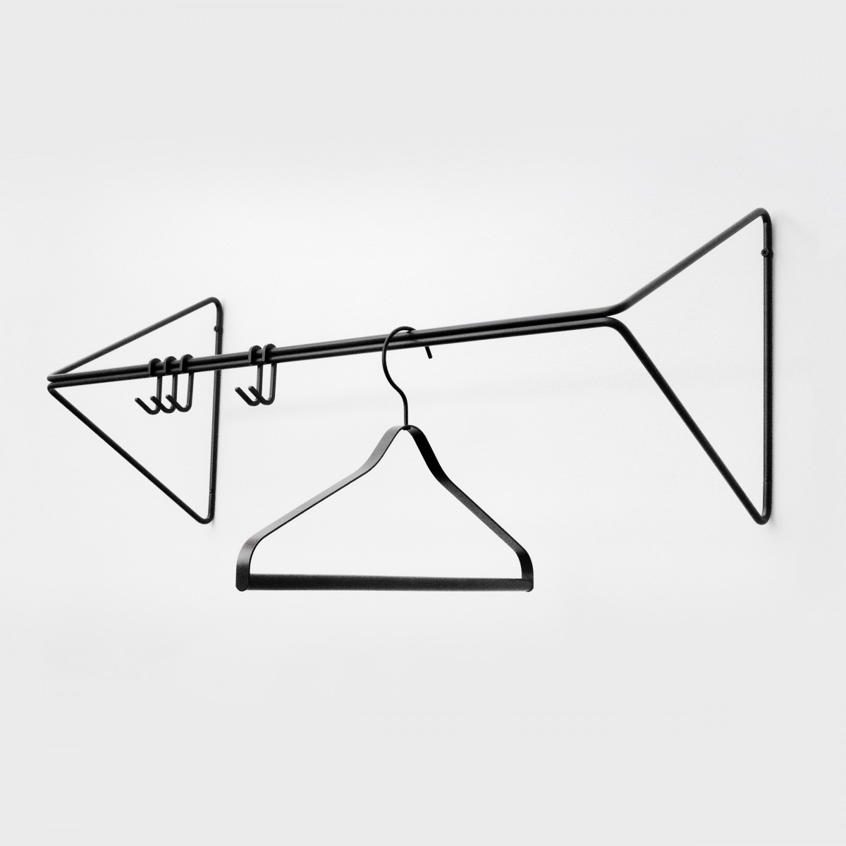SYNC Garderobe Schwarz | Result Objects 