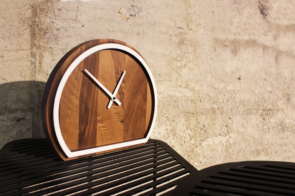 OTONO-DESIGN Standuhr Madera Nussbaum