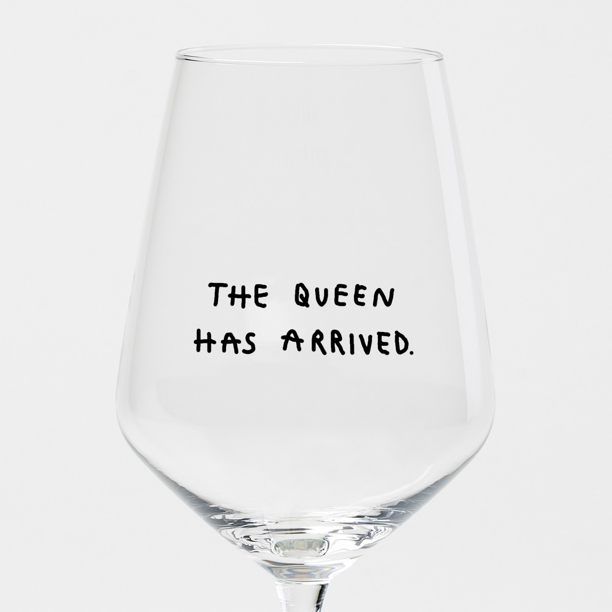 "The Queen Has Arrived" Weinglas by Johanna Schwarzer × selekkt