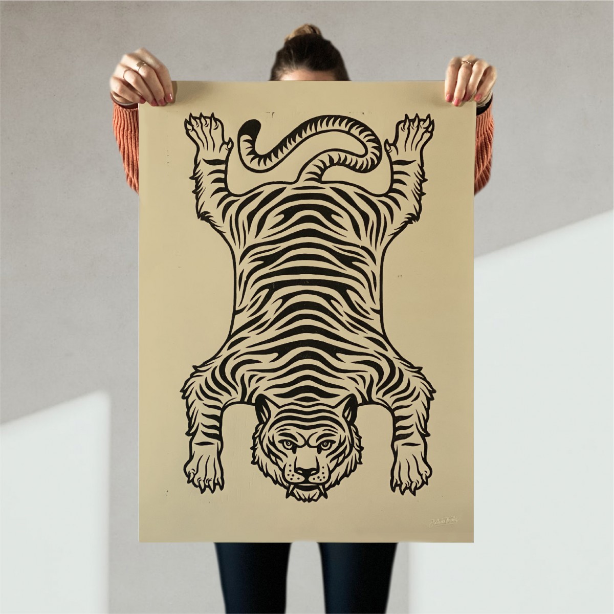 Juliana Fischer - Tiger - Linoldruck, Senfbeige, 50x65 cm
