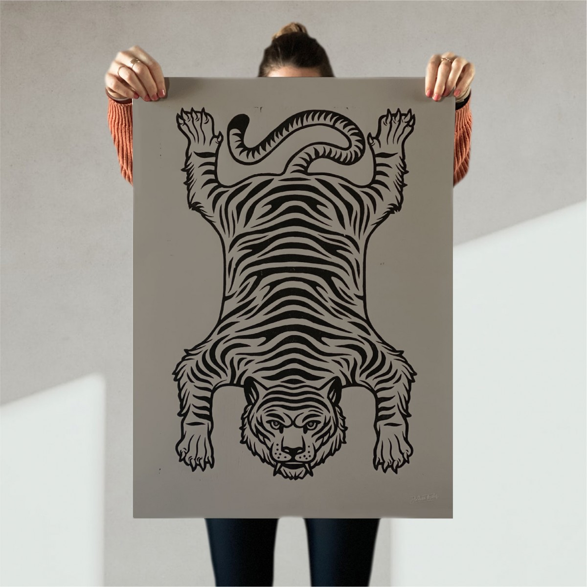 Juliana Fischer - Tiger - Linoldruck, Warmgrau meliert, 50x65 cm