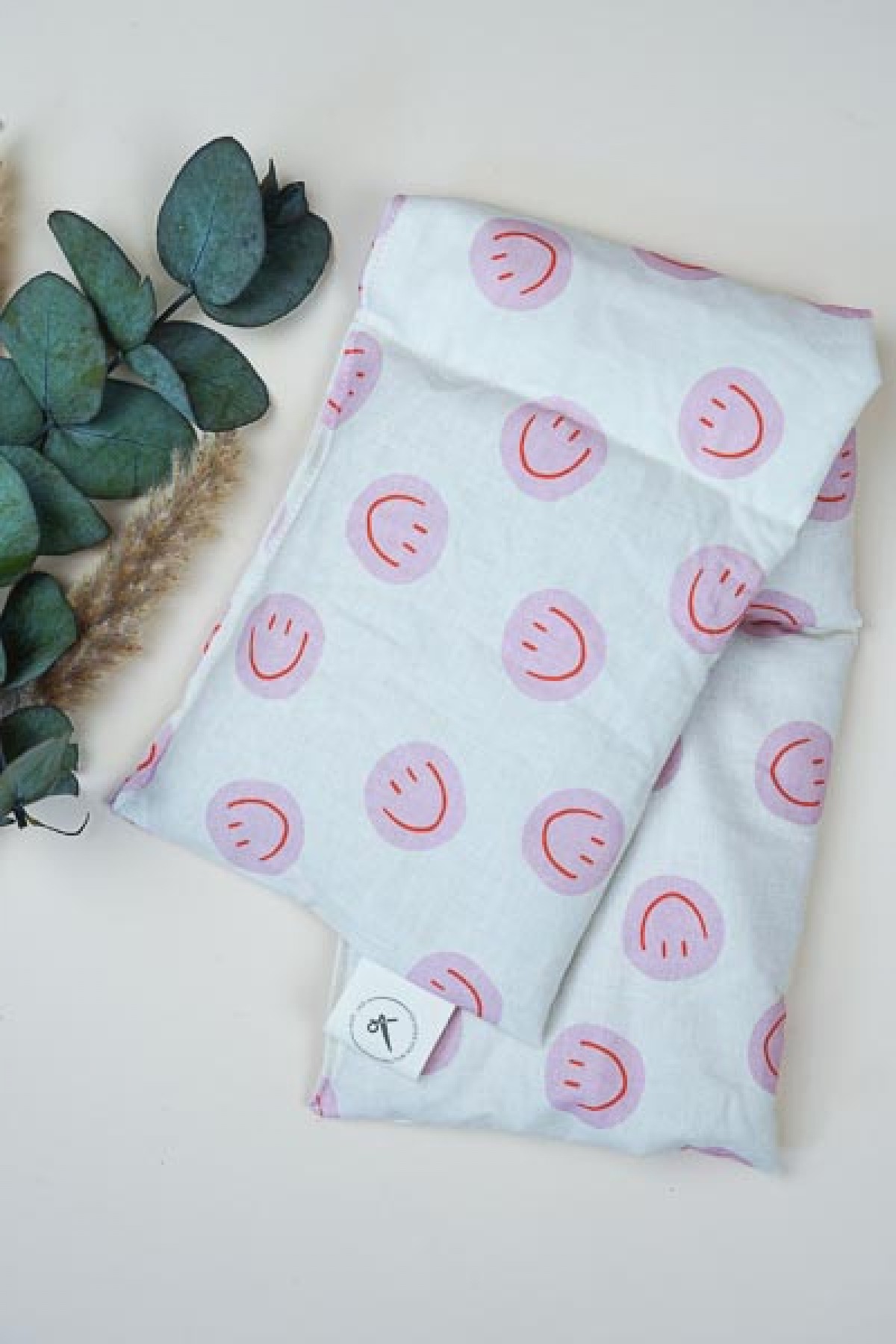 Dinkel Wärmekissen "Smiley Pink" – Körnerkissen zum Erhitzen aus Baumwolle und Bio-Dinkel - Tochter von Walter