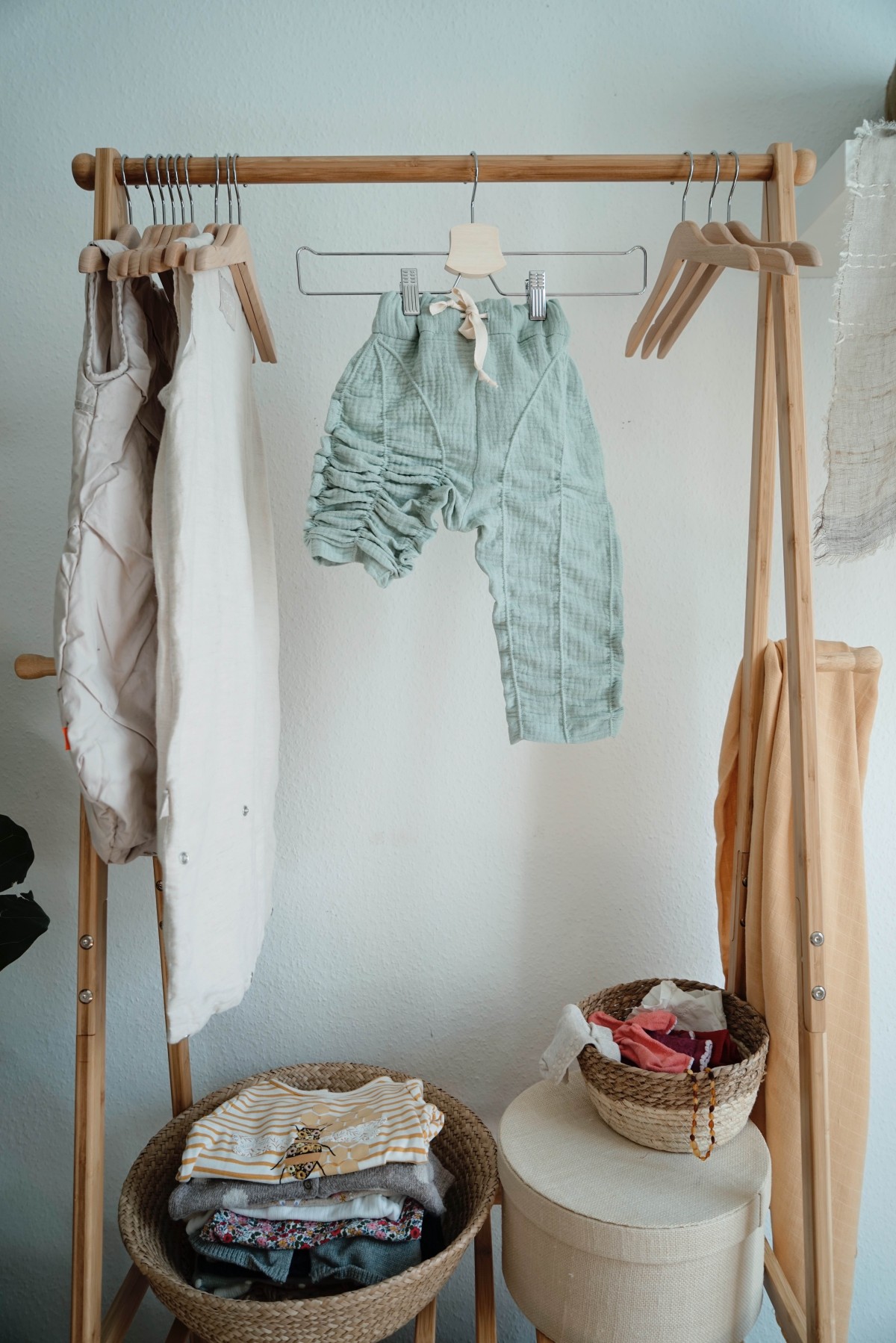 manymooons | mitwachsende Hose | tragbar 0-2 Jahre | cloudblue